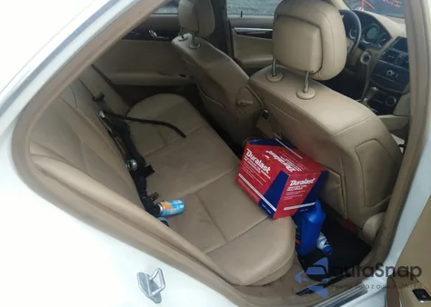 2008 Mercedes-Benz C 300 Sport 4Matic/Luxury 4Matic z USA, uszkodzony, nr VIN WDDGF81X98F096880